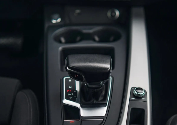Audi A4 cena 93500 przebieg: 163777, rok produkcji 2020 z Płock małe 436